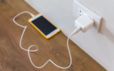 Quanto consuma un caricabatterie attaccato alla presa?
